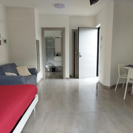 Riva'S Slim House 2 Apartment Екстериор снимка